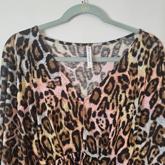 Dear Scarlett Leopard Top in a size XL - Picture 2 of 8